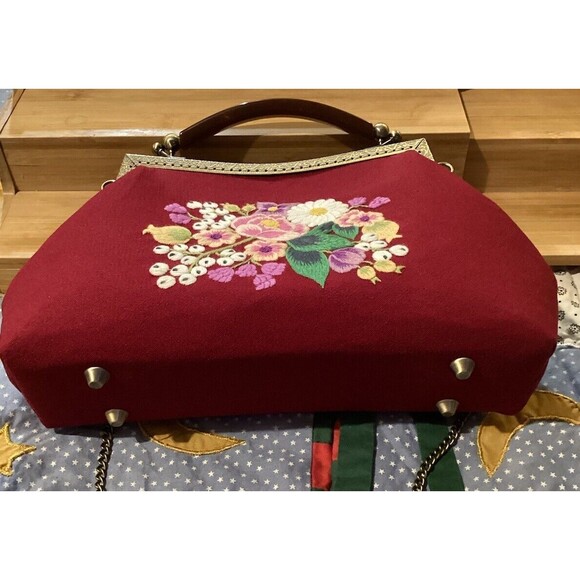 Beautiful Floral Embroidered Burgundy Crossbody / Handbag Chain Strap Kiss Lock - Picture 5 of 11